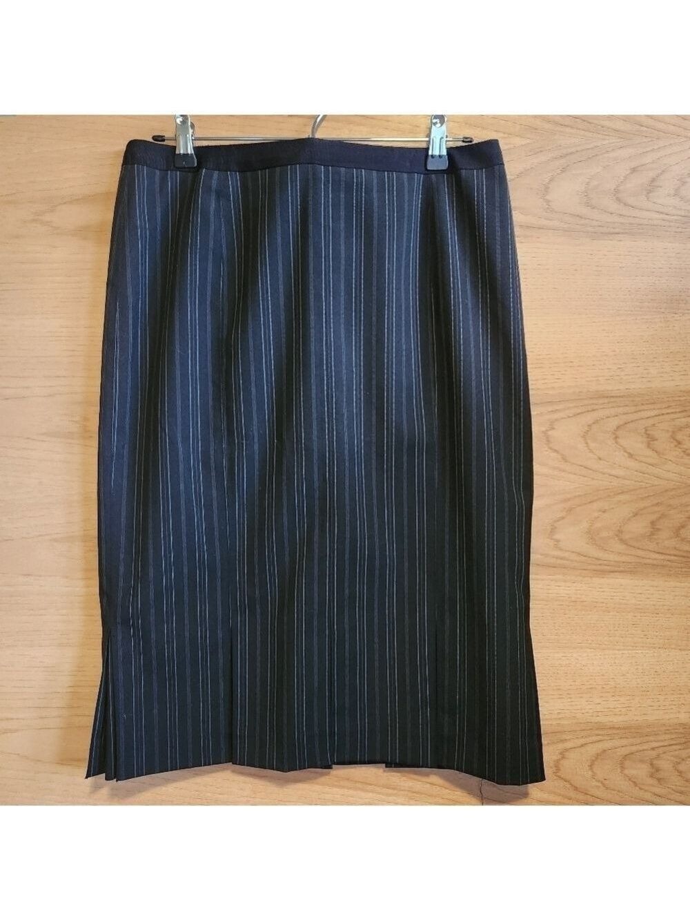 SEMANTIKS CLASSIC FEMININE DETAILS GALORE PINSTRIPE SKIRT - LIKE NEW - SIZE 10